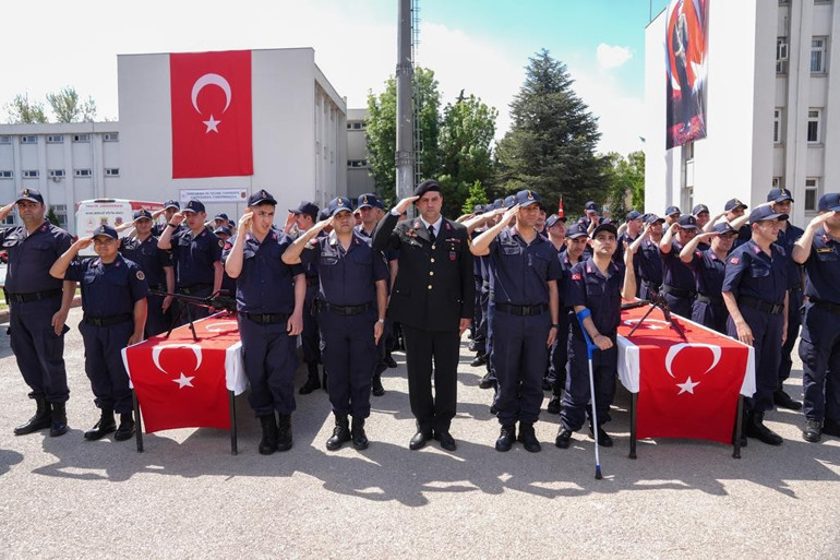 Bir gün askerlik bir ömür mutluluk