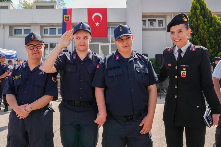 Bir gün askerlik bir ömür mutluluk