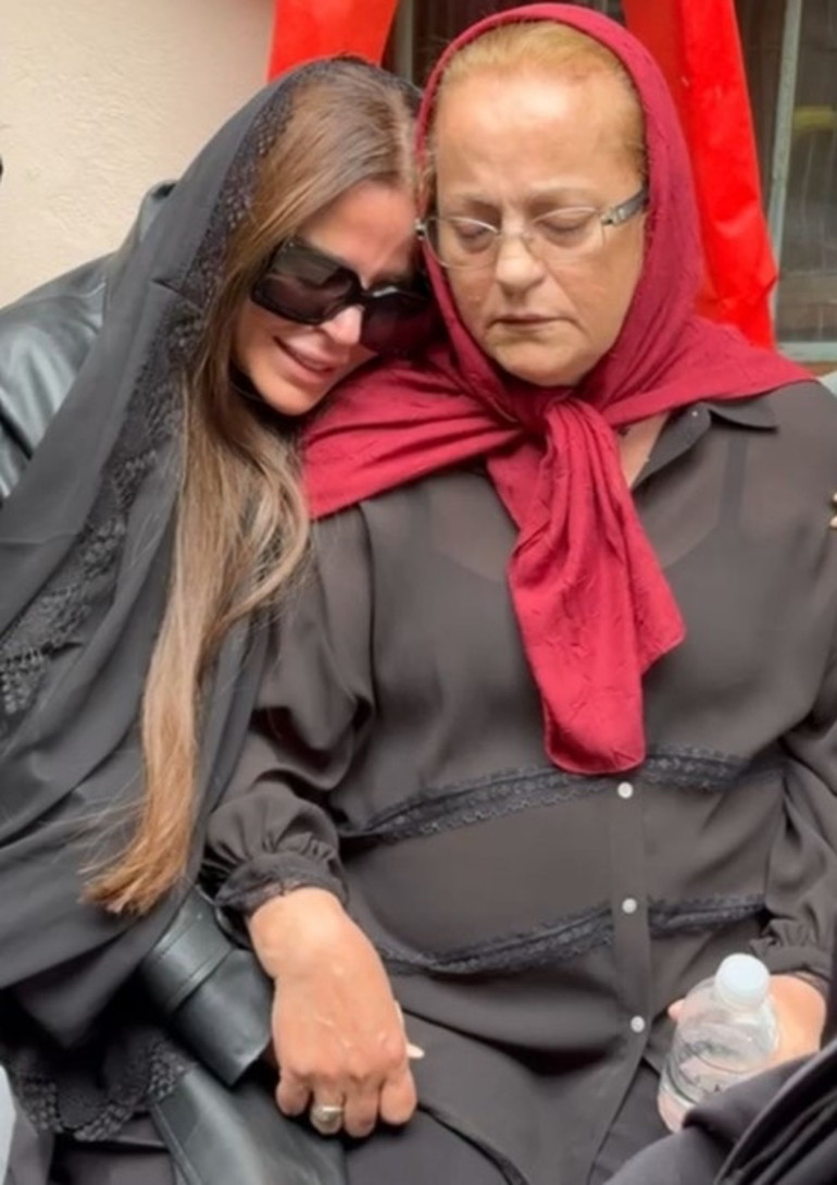 Simge Sağının kardeş acısı... Tabutuna yaslandı öylece kaldı