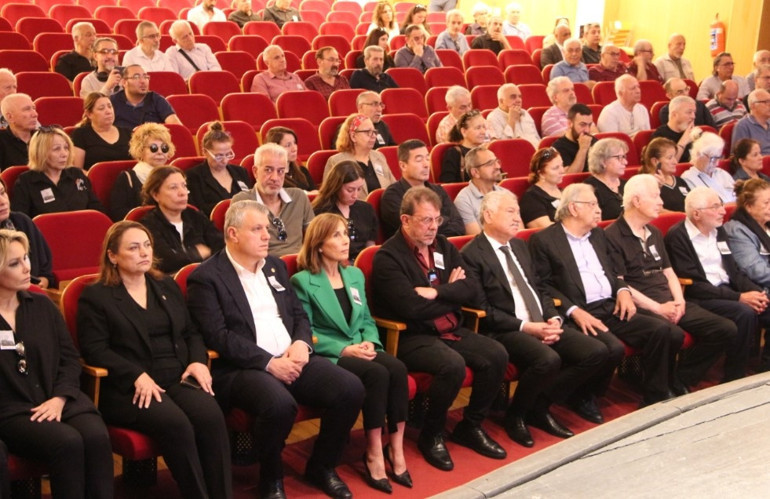Ali Özgentürke veda... Babasına son kez baktı...