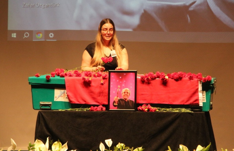 Ali Özgentürke veda... Babasına son kez baktı...