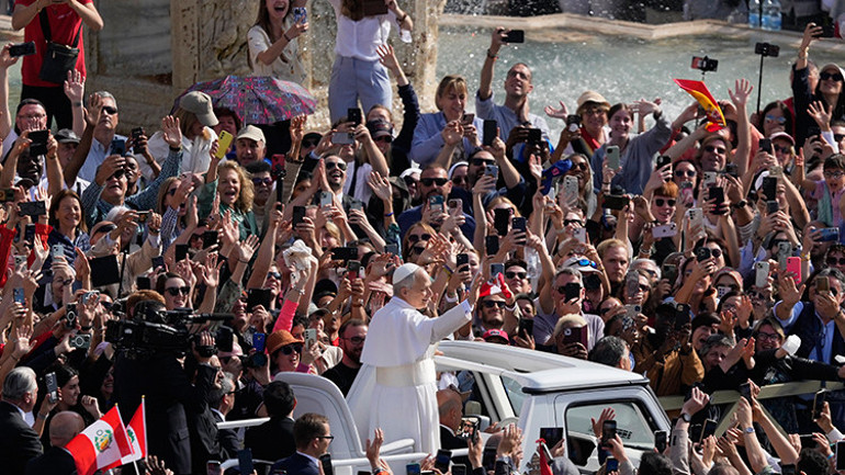Yeni Papanın tarihi yemin töreni Siyasetçiler Vatikana akın etti... 14. Leo yüzüğü taktı, görevine resmen başladı