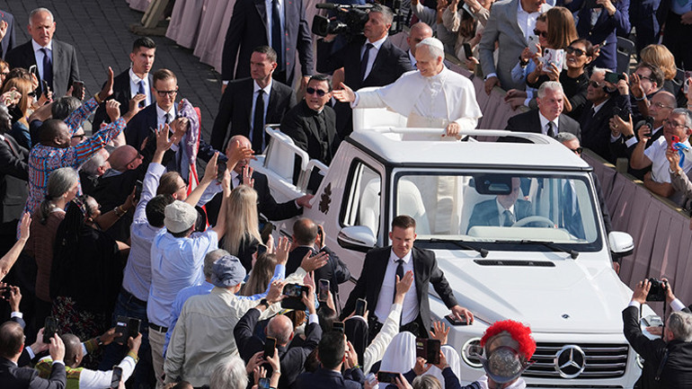 Yeni Papanın tarihi yemin töreni Siyasetçiler Vatikana akın etti... 14. Leo yüzüğü taktı, görevine resmen başladı