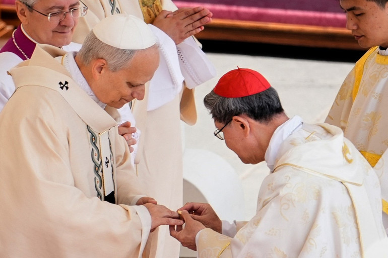 Yeni Papanın tarihi yemin töreni Siyasetçiler Vatikana akın etti... 14. Leo yüzüğü taktı, görevine resmen başladı