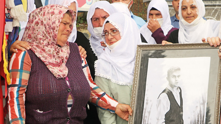 Bir daha yazıyorum: Bak bu şehit annesi mırın kırın etmiyor