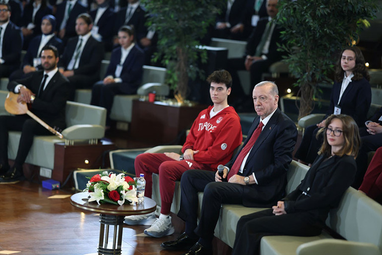 Son dakika... Cumhurbaşkanı Erdoğan: Terörsüz Türkiye kavşağını dönüp Türkiye Yüzyılına ulaşacağız