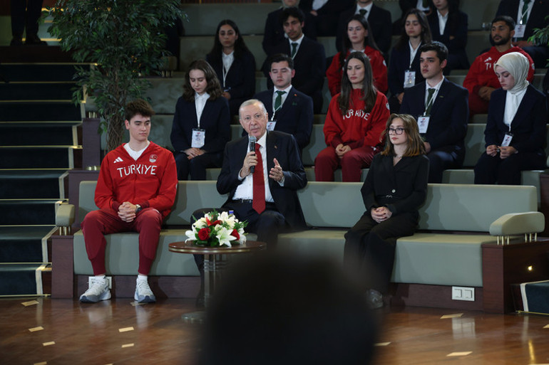 Son dakika... Cumhurbaşkanı Erdoğan: Terörsüz Türkiye kavşağını dönüp Türkiye Yüzyılına ulaşacağız
