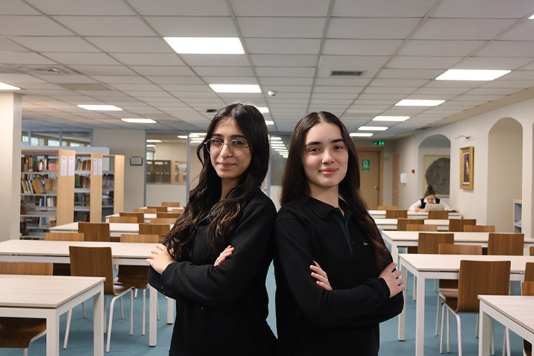 Kraliyet okulunda 2 Darüşşafakalı
