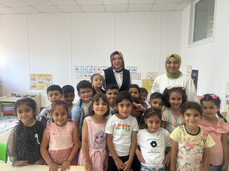 Deprem bölgesindeki çocuklar en çok ev resimleri çiziyorlar