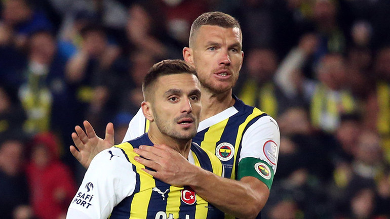 Fenerbahçede bir devir sona eriyor İşte gidecek ve kalacak oyuncular