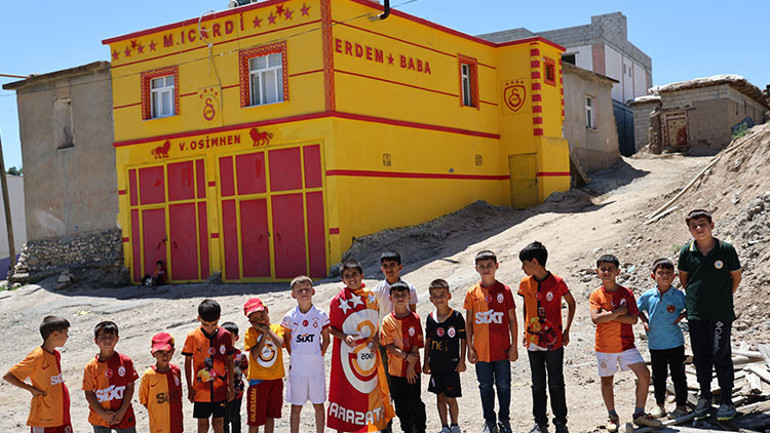 Galatasaray taraftarı, sarı kırmızılı eve Osimhen ve 5. yıldızı ekledi