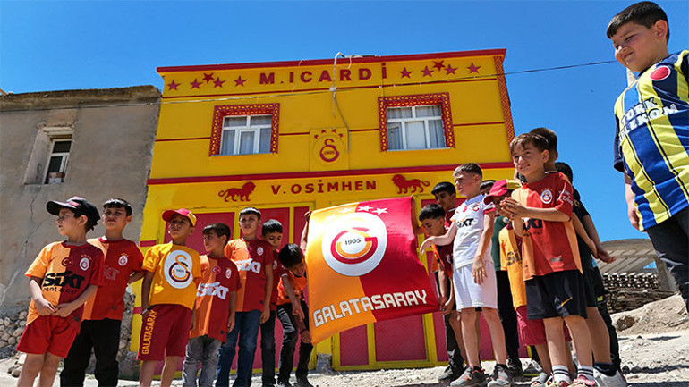 Galatasaray taraftarı, sarı kırmızılı eve Osimhen ve 5. yıldızı ekledi