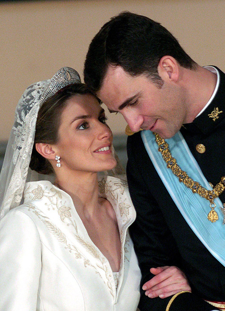 Büyük aşk canlı yayında başlamıştı... Ne ihanet iddiaları esti geçti, evlilik 21 yıldır yerinden oynamadı... Boşanmak onların kitabında yazmıyor