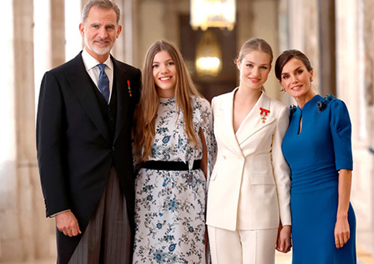 Büyük aşk canlı yayında başlamıştı... Ne ihanet iddiaları esti geçti, evlilik 21 yıldır yerinden oynamadı... Boşanmak onların kitabında yazmıyor