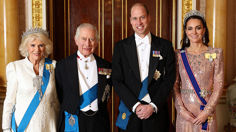 Kraliçelik yolunda emin adımlarla ilerliyor… Başına tacını kondurdular