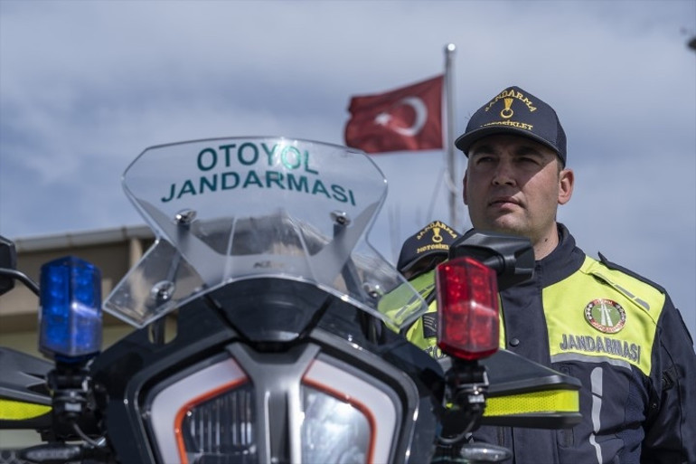 Otoyollarda yeni dönem Hiçbir şekilde kaçış yok: Ekipler artık bu cihazla tespit ediyor... 27 ilde 4 bin personelle görevdeler