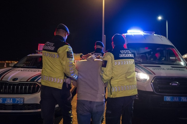 Otoyollarda yeni dönem Hiçbir şekilde kaçış yok: Ekipler artık bu cihazla tespit ediyor... 27 ilde 4 bin personelle görevdeler