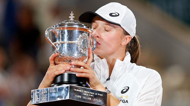 Toprağın kraliçesi Swiatek, Roland Garrosta üst üste 4. şampiyonluk için korta çıkacak