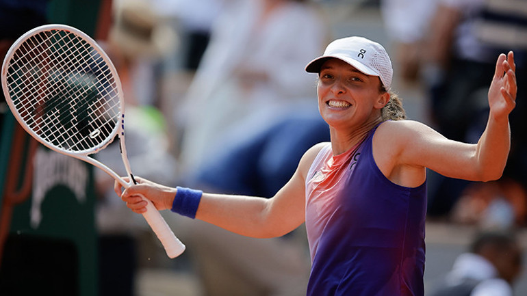 Toprağın kraliçesi Swiatek, Roland Garrosta üst üste 4. şampiyonluk için korta çıkacak
