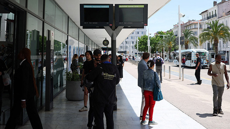 Son dakika... Fransada yine elektrik kesintisi Cannes Film Festivali sırasında gitti