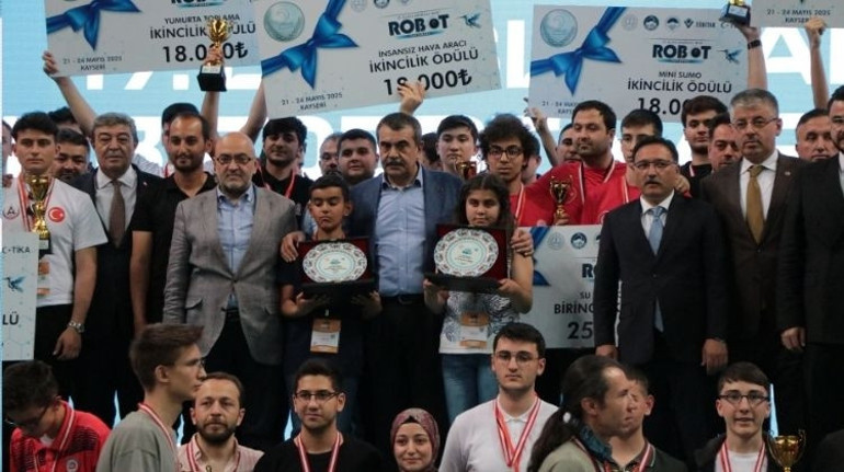 Bakan Tekin: Öğrencilerin bilgiyi beceriye dönüştürmeleri önceliğimiz