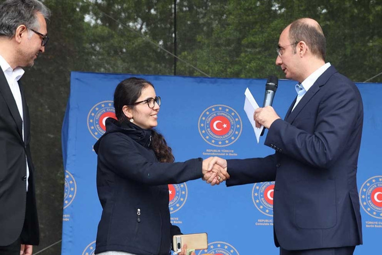 Berlin’de iki şenlik bir arada