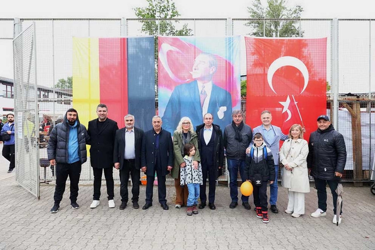 Berlin’de iki şenlik bir arada