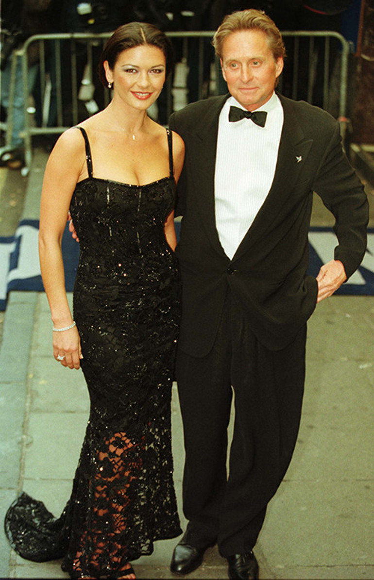 25 yıllık evlilik bitti diye diye ünlü çift kızlarını üniversiteden mezun etti: Ne büyük gurur