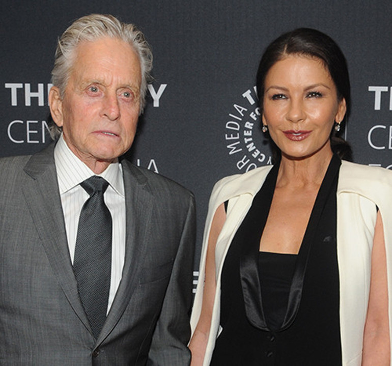 25 yıllık evlilik bitti diye diye ünlü çift kızlarını üniversiteden mezun etti: Ne büyük gurur