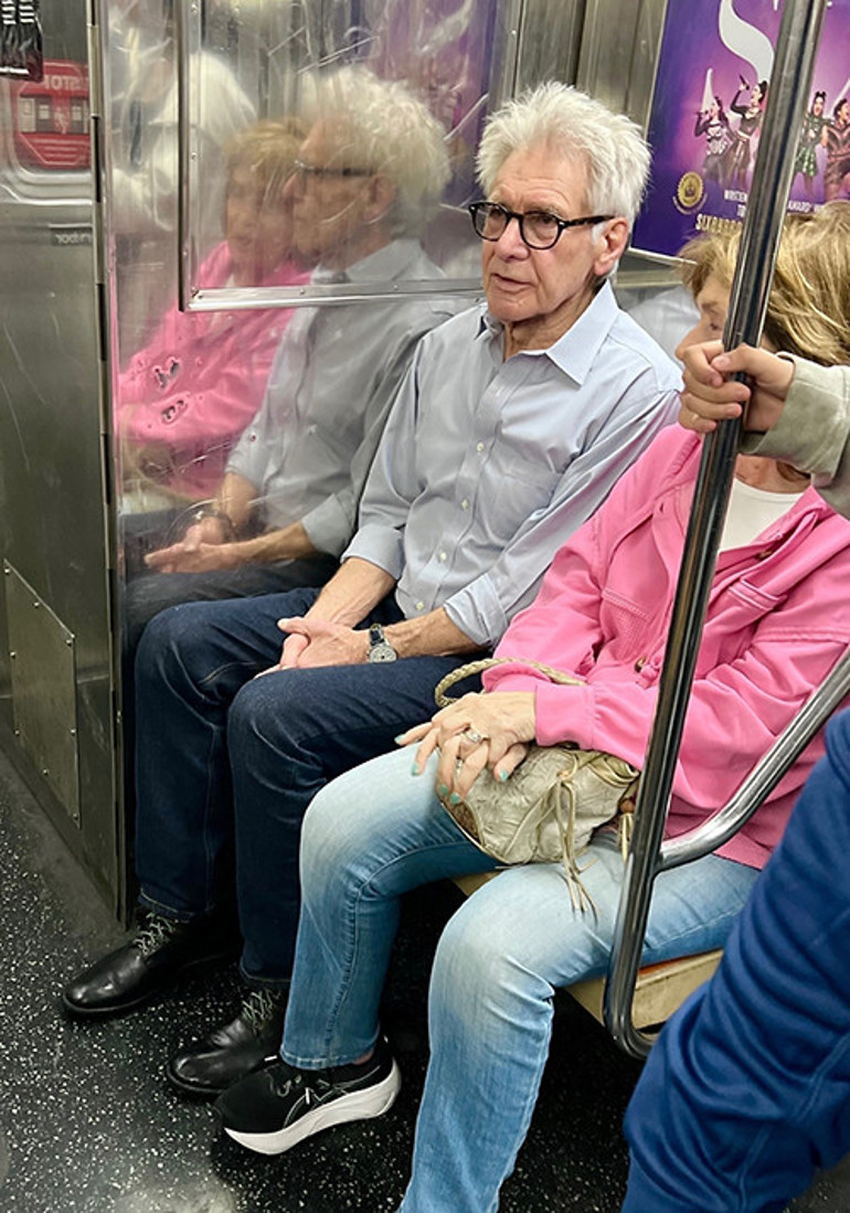 İstese helikopter bile kiralar... Milyonları var ama hala metroyla geziyor