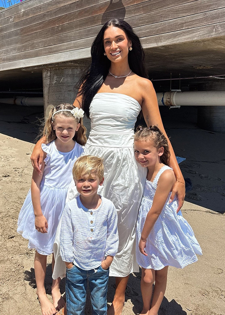 Çoktan üç çocukları oldu ama daha evlenemediler… Ünlü şarkıcı yedi yıllık nişanlısına ikinci kez evlilik teklif etti