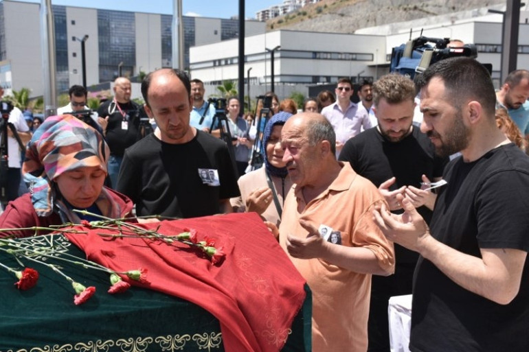 Üzerine duvar devrilen doktor ve eşi hayatını kaybetmişti... Kahreden detay ortaya çıktı: Aşkları çocuk yaşta başlamış