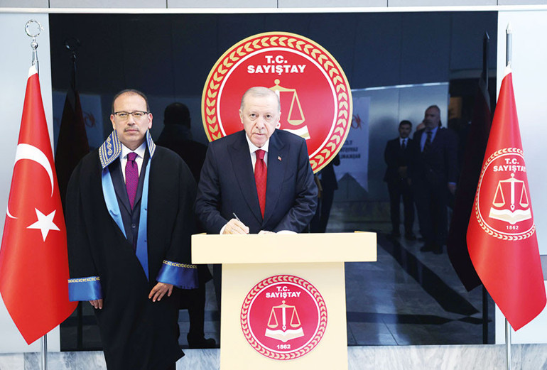 Yeni anayasa hazırlığı başladı... 10 hukukçu arkadaşımı görevlendirdim