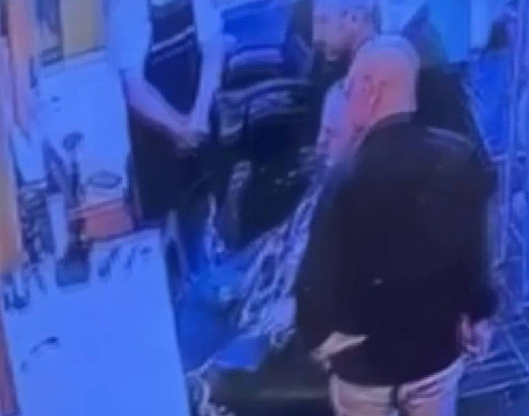 Berberde tıraş sırasında cinayet: Örtünün altındaki detay kamera görüntüsünde ortaya çıktı