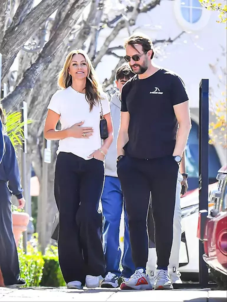 Boşanırken milyonlarını zor kaçırmıştı… Eski karısı komşularıyla evleniyor… ‘Acaba düğünün parası nereden çıkacak’