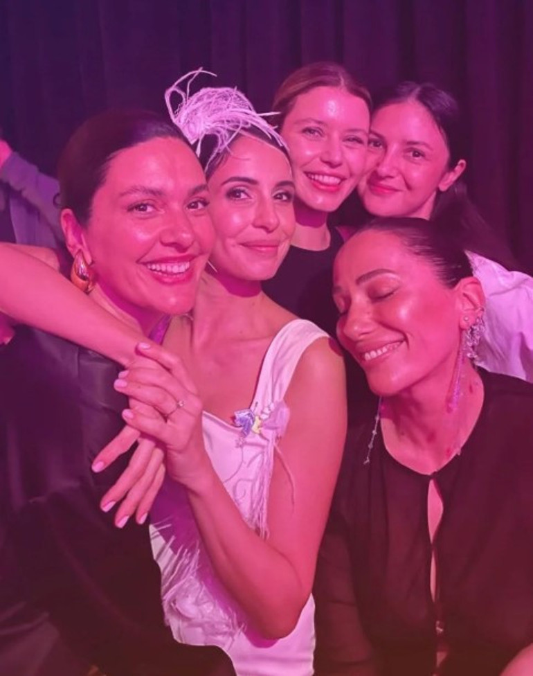 Aşkı uğruna her şeyi bırakıp gitmişti... Evlilikte 13. yılı kutladılar