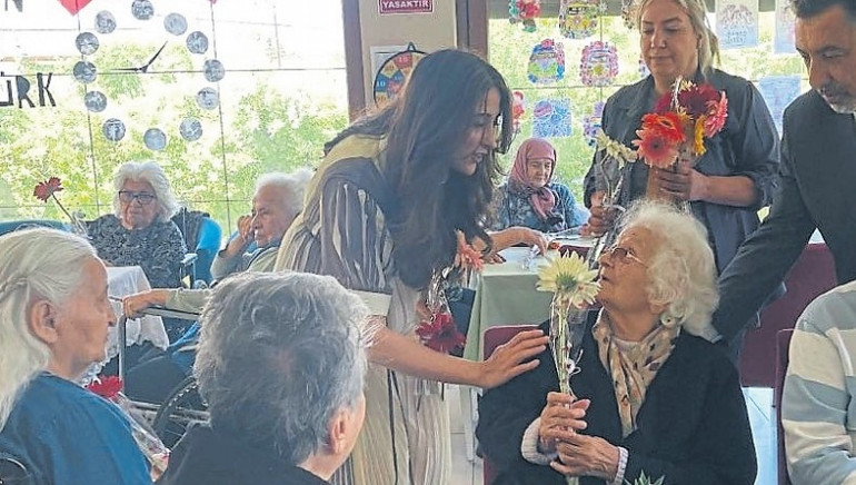 Kızılkaya ve Erdoğan yaşlıları unutmadı