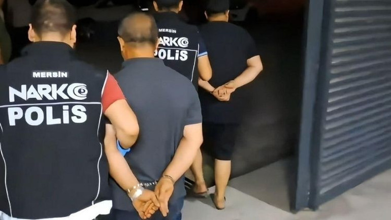 Depodan meyve suyu değil torba torba uyuşturucu çıktı