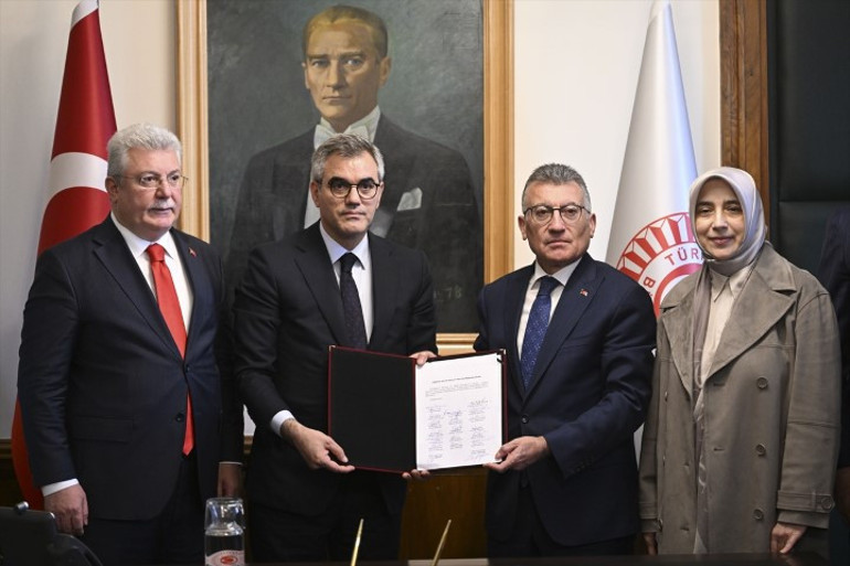 TBMM Başkanı Numan Kurtulmuştan AK Parti ve CHPye ziyaret