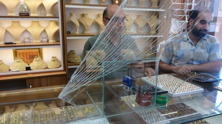 Kuyumcu soygununu sandalye ile önledi O anları böyle anlattı