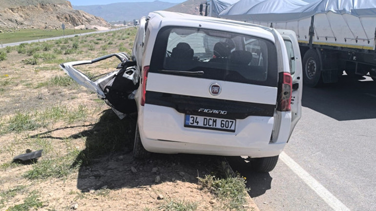 Son dakika... Vanda feci kaza 4 kişi hayatını kaybetti, 2 kişi yaralandı