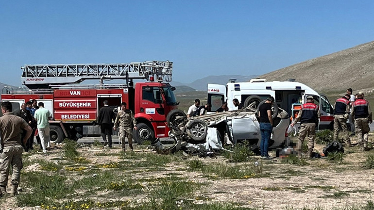 Son dakika... Vanda feci kaza 4 kişi hayatını kaybetti, 2 kişi yaralandı
