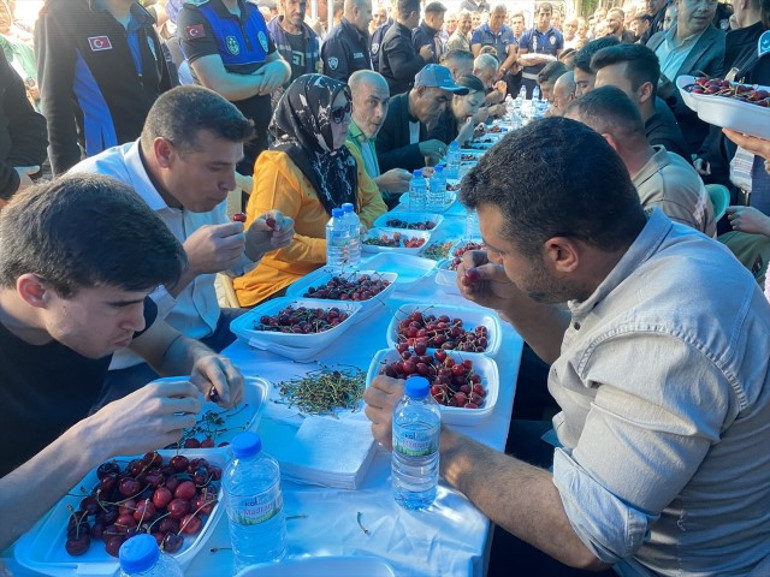 10 dakikada 2 kilo 592 gram yiyip yarışmayı kazandı