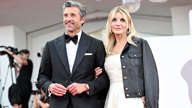 Yıllar önce kuaförüne aşık olup evlenmişti… Ünlü oyuncunun gurur günü: İkiz oğulları liseden mezun oldu