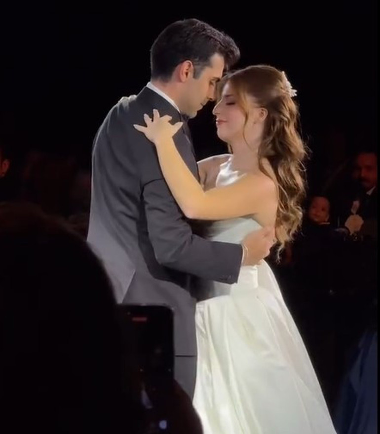 Sihirli Annemin Çileki Zeynep Özkaya evlendi