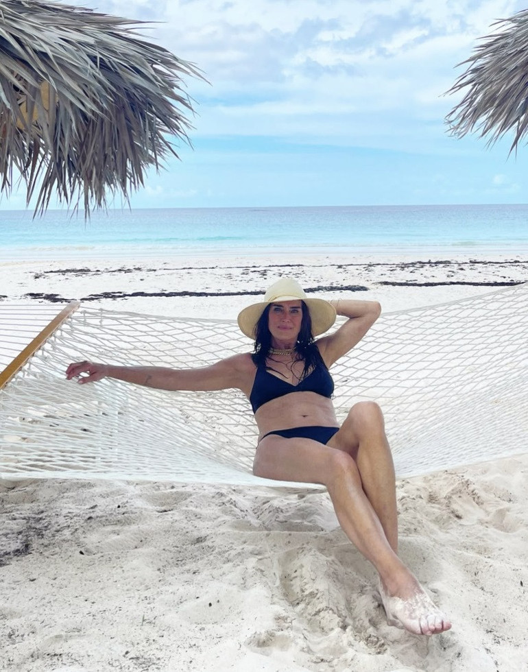 Kameralarla 11 aylıkken tanışmıştı… Güzelliği laneti oldu, yıllarca aynalardan kaçtı... 60’ıncı doğum gününü bikinili pozlarıyla kutladı