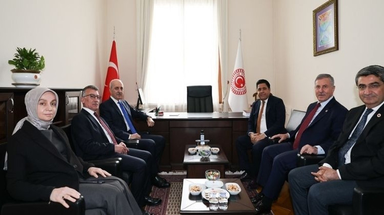 TBMM Başkanı Kurtulmuş, Yeni Yol grubunu ve HÜDA-PAR Başkanını ziyaret etti