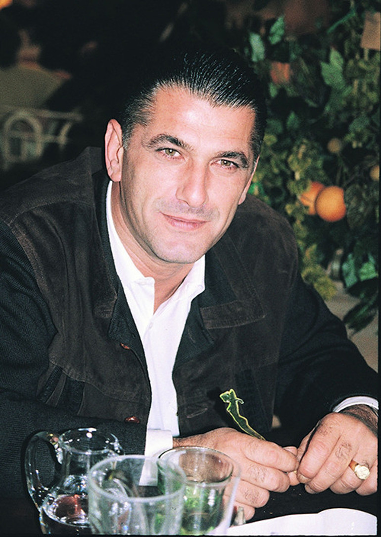 Bir dönem Yeşilçamın en yakışıklısıydı...Başka bir ülkede restoran patronu oldu