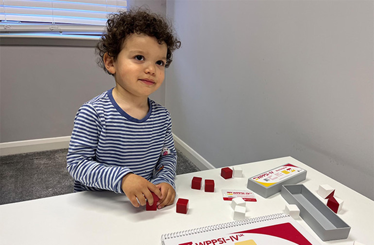 2 yaşındaki Harris-Birtill, üstün zeka seviyesiyle Mensa’ya kabul edildi