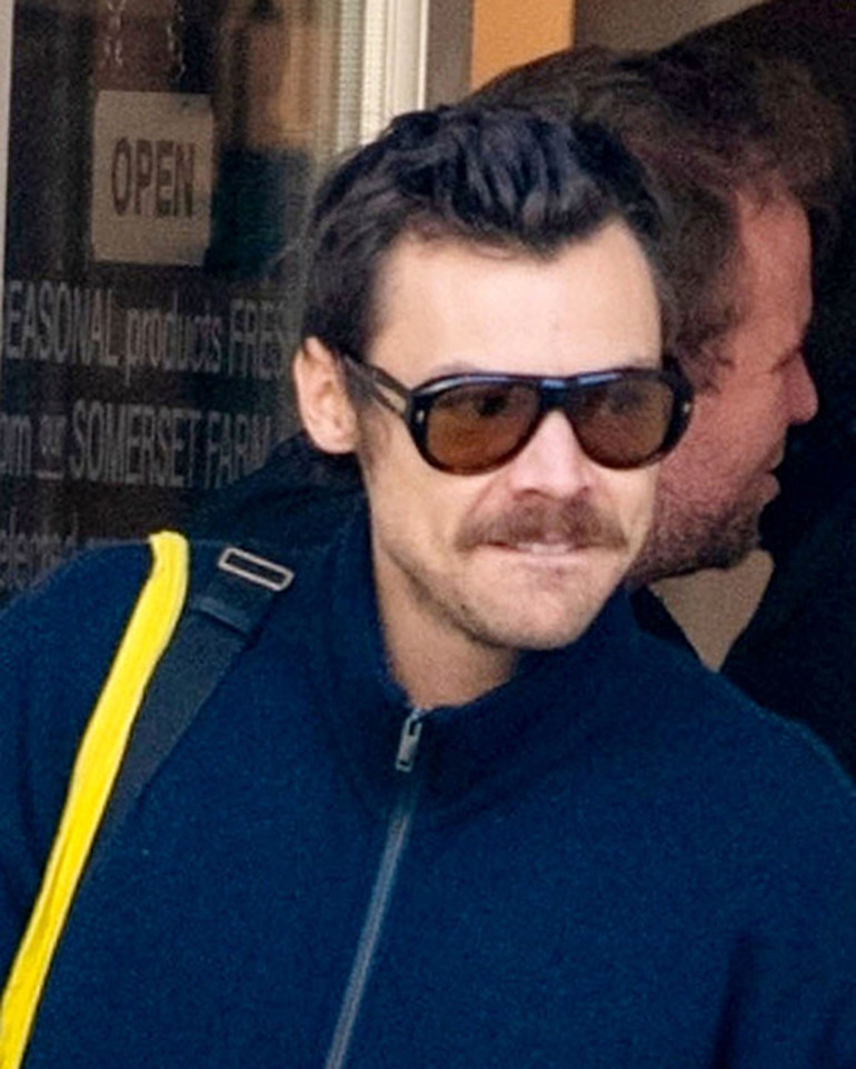 Askerden dönüp ticarete atılmıştı... Halk pazarında tavuk satıyordu... Anne sözü dinledi, ünlü oldu